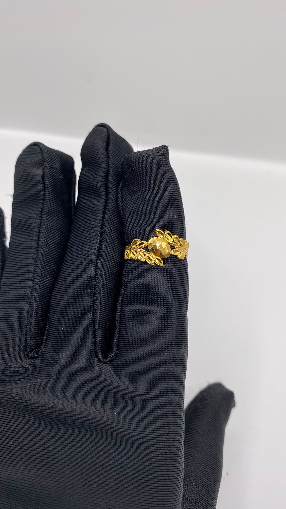 21K Leaf Motif Ring