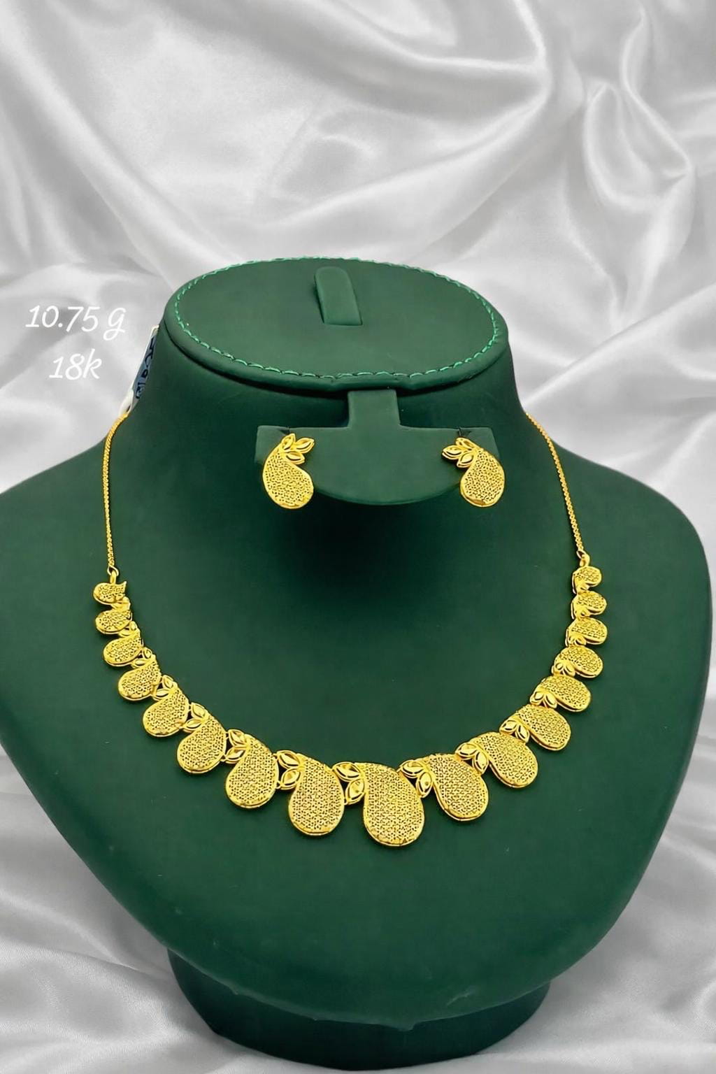 18K Teardrop Filigree Gold Necklace