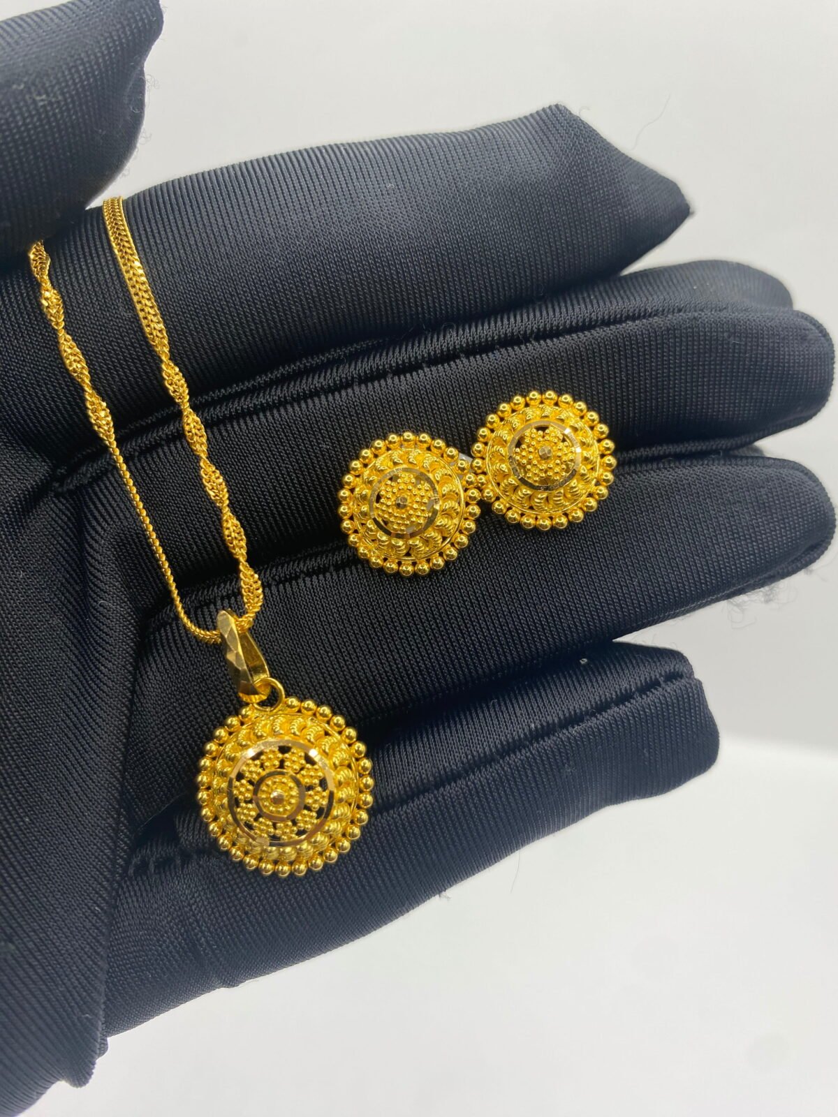 21K Gold Pendant + Chain
