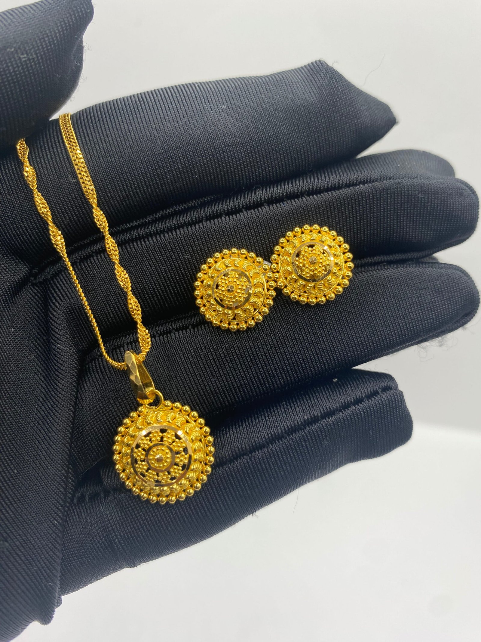21K Gold Pendant + Chain